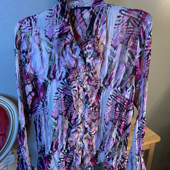 Le Caviar ๐ ๐ค ๐ค Ruffled Button Down Blouse - Picture 12 of 15